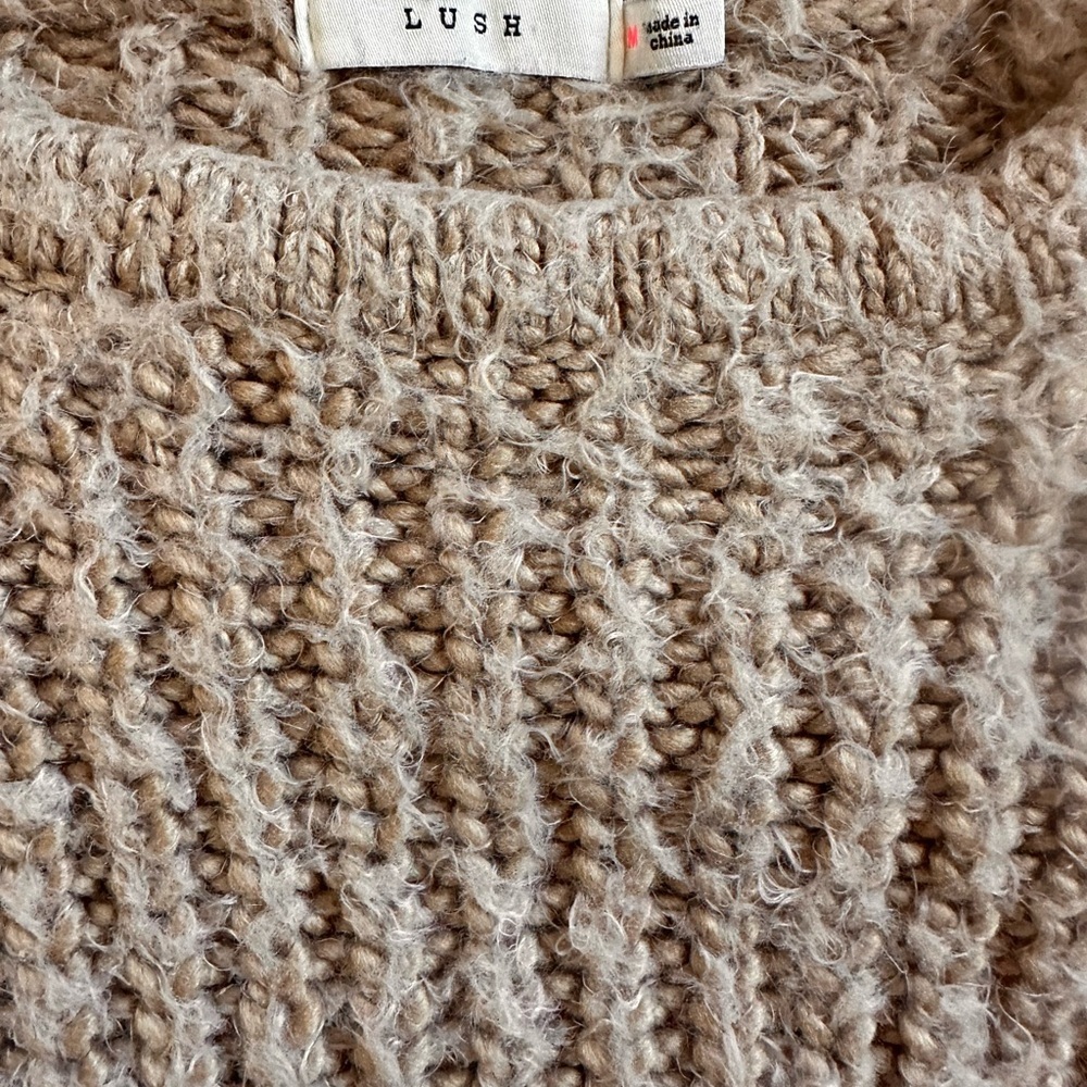 Lush Medium Textured Knit Teddy Bear Brown Sweater 🧸 - Picture 4 of 5